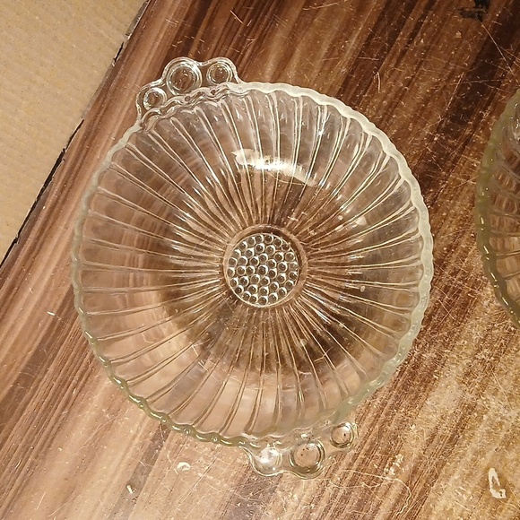 Vintage Ckwar Glass Ribbed Design With Starburst Pattern Bowls - Picture 2 of 4